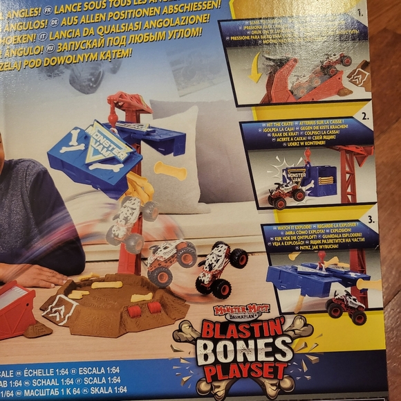 Monster Jam Blasting Bones Playset Includes Monster Mutt Dalmation Truck NIB - Picture 5 of 13